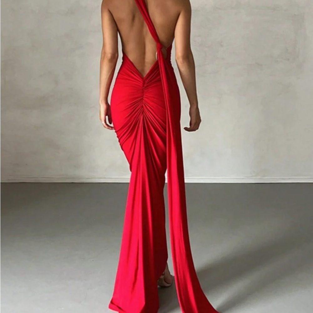 Medium Ring linked ruched sexy backless dress.